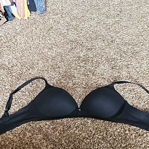 Womens black VS bra sz 38DD,Great condition. BODY BY Victoria. No wire.